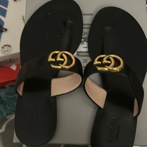 Gucci pre loved black sandals